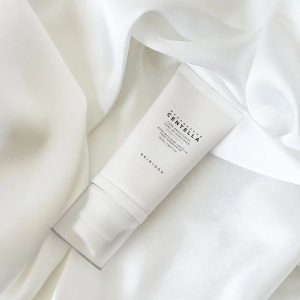 ضدآفتاب روشن کننده و ضدلک تون آپ سنتلا اسکین
